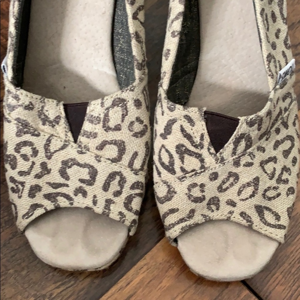 Tom cheetah wedges
